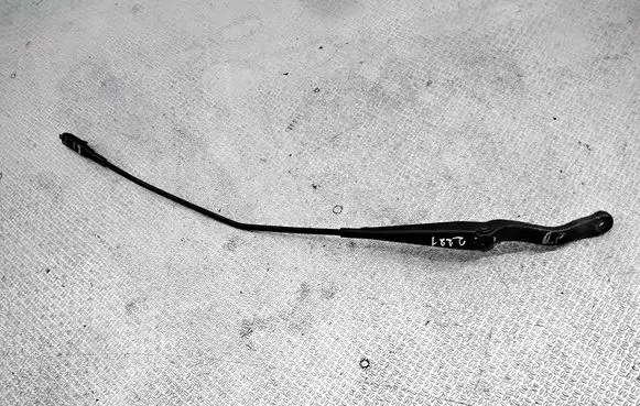 Opel Corsa D Front wiper blade arm 13182326