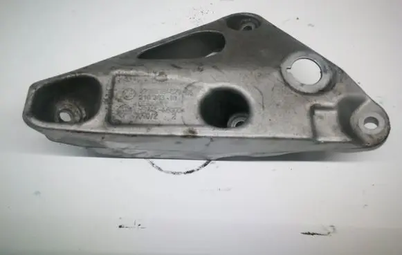 BMW 3 GT F34 Engine mounting bracket 6784829 2211678482906