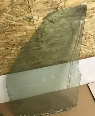 Suzuki Grand Vitara I Front door window glass four-door