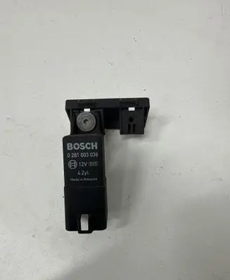 Volkswagen PASSAT B6 Glow plug pre-heat relay 038907281D 0281003038