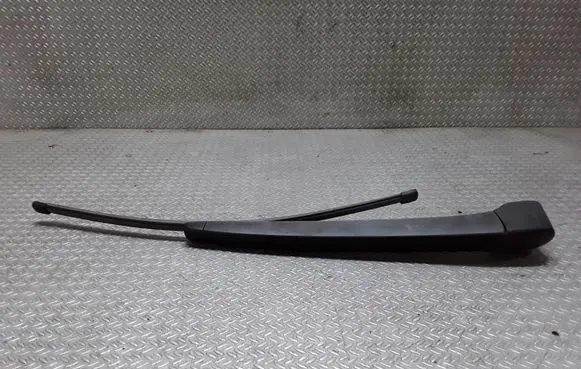 Rear wiper blade arm
