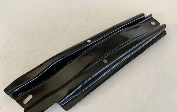 Audi Q5 SQ5 FY Radiator mount bracket 80A805527