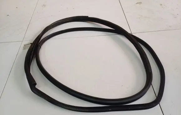 Subaru Legacy Rubber seal front coupe door 