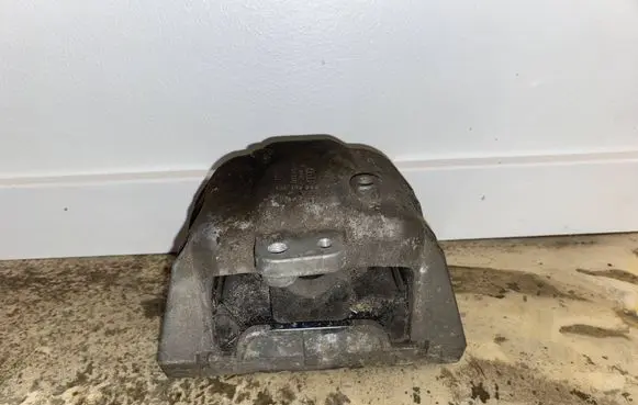 Volkswagen Golf IV Engine mount bracket 1J0199262