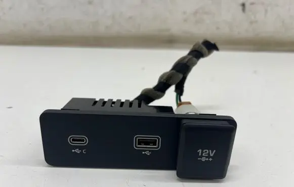 Jaguar I-Pace USB socket connector L8B219E110CD
