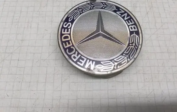 Mercedes-Benz C W203 Original wheel cap A1704000025