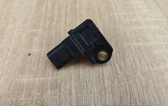 BMW 8 G16 Air pressure sensor 8637896