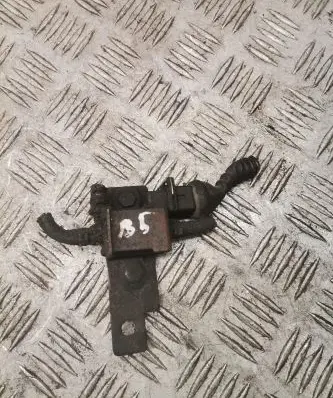Volkswagen PASSAT B5 Valve vacuum 443906232