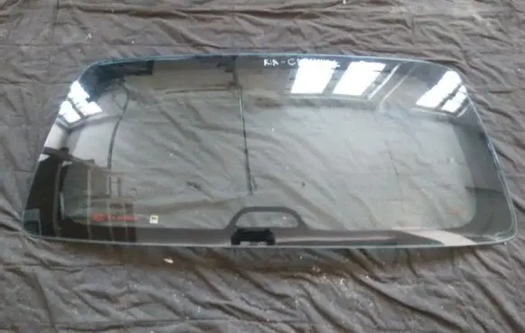 KIA Carnival Rear windscreen/windshield window 