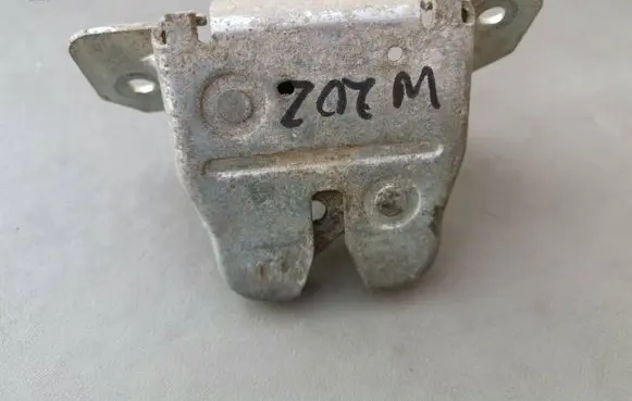 Mercedes-Benz C W202 Loading door lock 