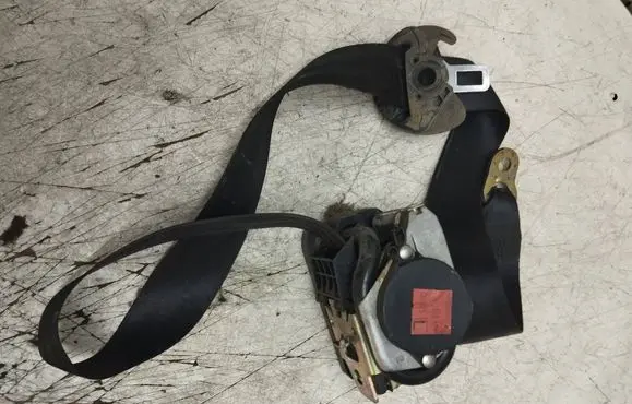 Volkswagen PASSAT B5.5 Front seatbelt 56109040 063225 06R900