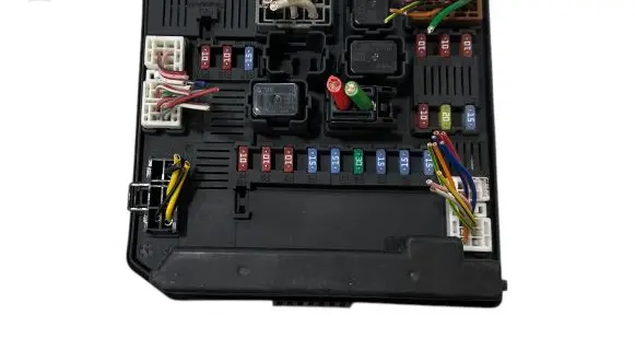 Nissan Qashqai Fuse module 284B7JD000 3280055844 519228043