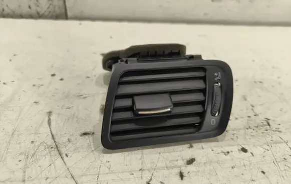 Volkswagen PASSAT B6 Dashboard side air vent grill/cover trim 3C1819701E T002435971 P0108666