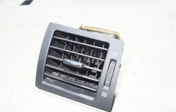 Toyota Avensis T270 Dashboard side air vent grill/cover trim 5565005140