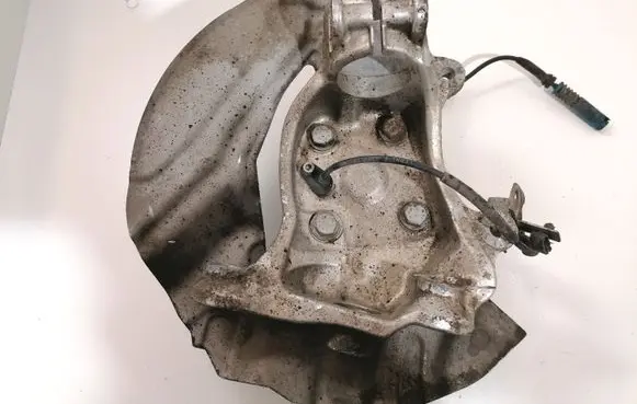 Front wheel hub spindle knuckle