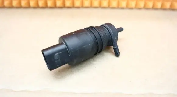 Mercedes-Benz CLS C219 Windscreen/windshield washer pump