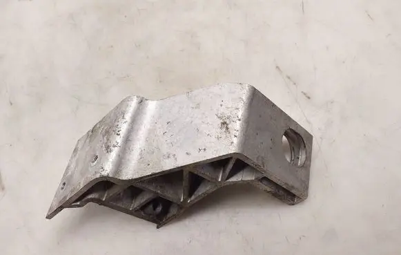 Mercedes-Benz C W205 Radiator mount bracket 