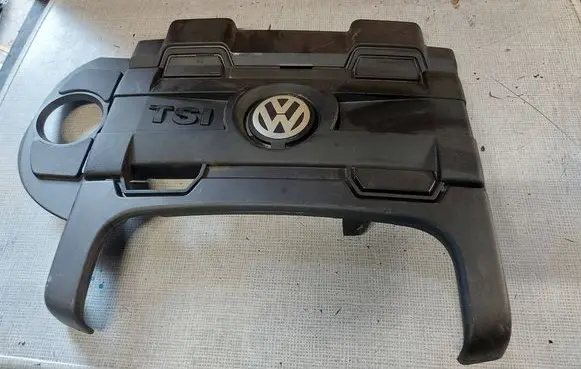 Volkswagen Touran I Engine cover (trim) 03C103925BF