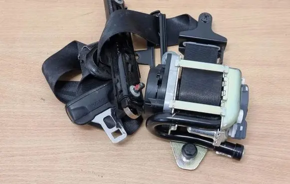 Volvo V60 Front seatbelt 616155800