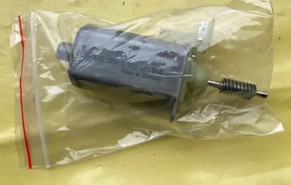 Mercedes-Benz C W203 Seat adjustment motor A2038202042