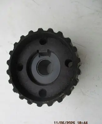 Volkswagen PASSAT B5 Crankshaft pulley 028105263D