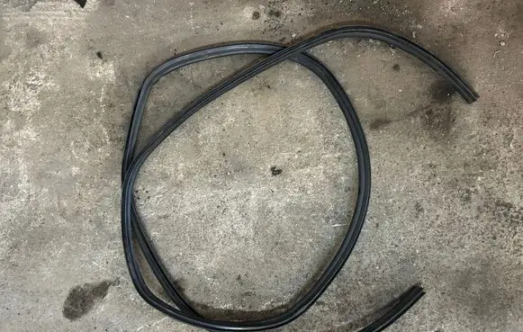 BMW 7 F01 F02 F03 F04 Engine compartment rubber 