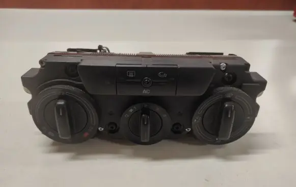 Volkswagen Golf V Climate control unit