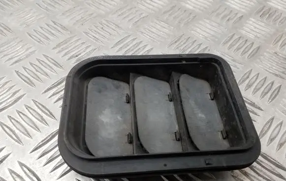 Skoda Octavia Mk2 (1Z) Quarter panel pressure vent 3T0819465