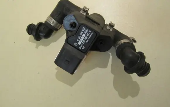 Audi A6 S6 C5 4B Air pressure sensor 8D0611850
