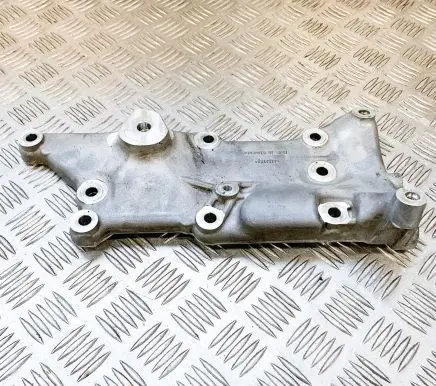 Porsche Macan (95B) Engine mounting bracket 94610222532 9461022257R