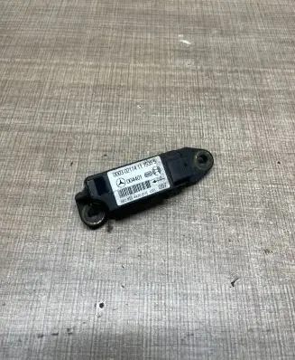 Mercedes-Benz C W203 Airbag deployment crash/impact sensor 0018204426 004401 0003021141113555