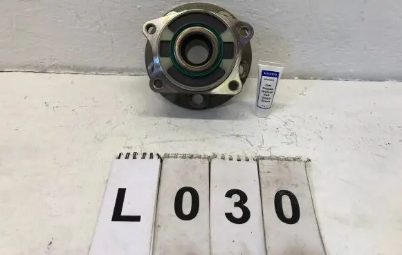 Volvo S80 Rear wheel hub spindle/knuckle 31201010