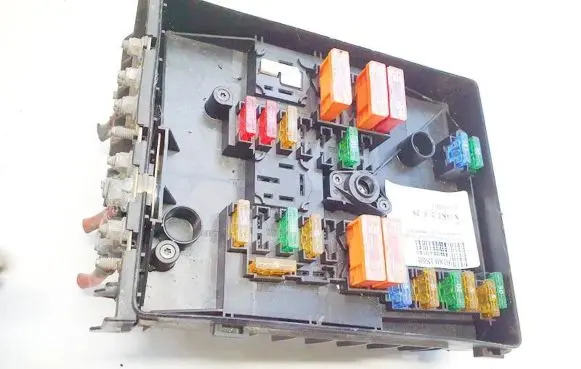 Volkswagen Golf Plus Fuse box set 1K0937125 0-1718307-1
