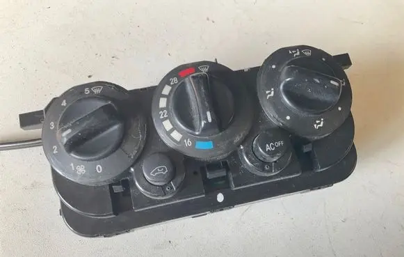 Mercedes-Benz A W168 Climate control unit 1688302285 Q010804 HW3901
