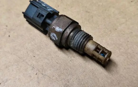 Jeep Grand Cherokee (WJ) Coolant level sensor 