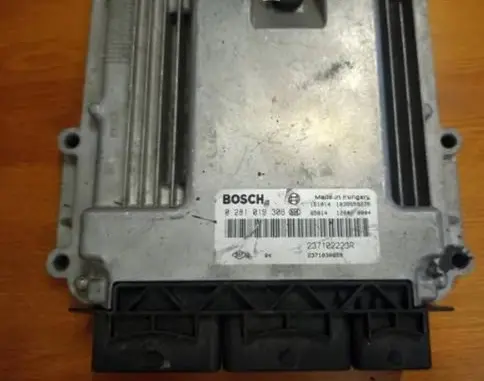 Renault Master III Engine control unit/module 237102223R 0281019306