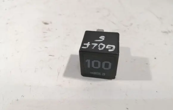 Volkswagen Golf V Other relay 95VW10K705CA 7M0951253A