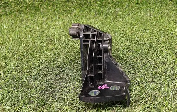 Mercedes-Benz C W205 Radiator mount bracket A2055014420