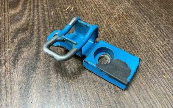 Iveco Daily 4th gen Loading door lock loop/hook striker 3804661