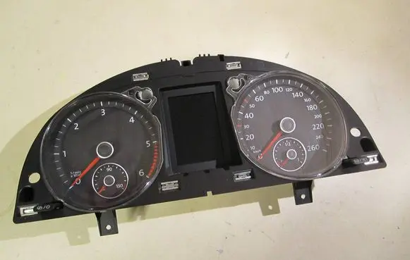 Volkswagen PASSAT B7 Speedometer (instrument cluster) 3AA920870P 130027