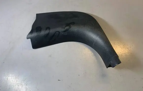 BMW 3 E90 E91 Foot area side trim 7067081