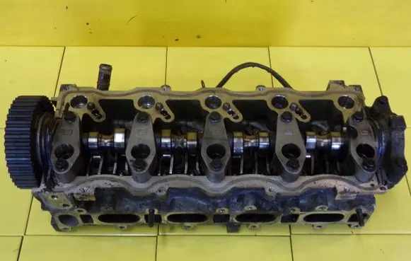 Hyundai Tucson JM Engine head 2211127900 D4EA