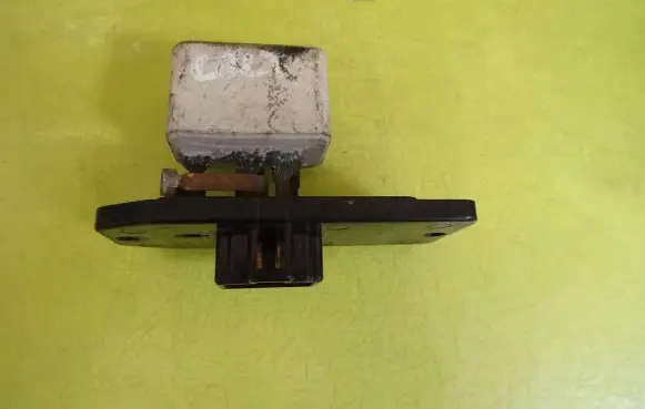 Mitsubishi Colt Heater blower motor/fan resistor