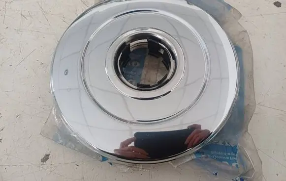 Volvo 240 R14 wheel hub/cap/trim 1272211