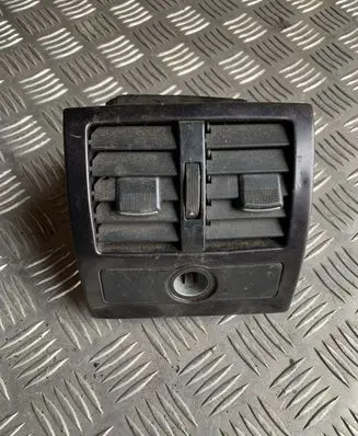 Rear air vent grill