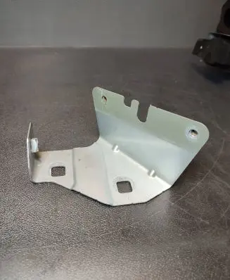 Opel Vivaro Fender mounting bracket 52045R