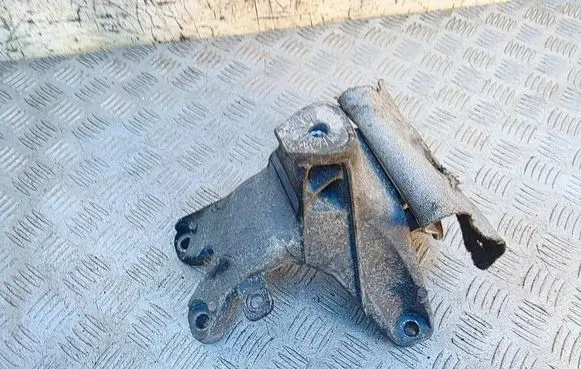 Audi A4 S4 B8 8K Engine mounting bracket 8K0199308BE