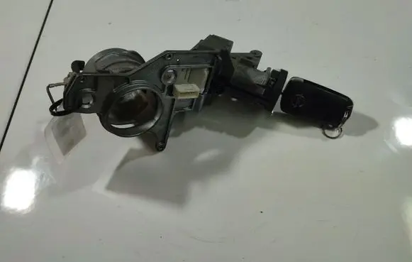 Opel Astra H Ignition lock 083340223A