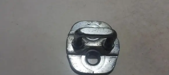 Nissan X-Trail T30 Front door lock loop/hook striker 
