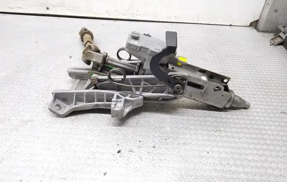 Volvo V50 Steering wheel axle 30680132 P30714330